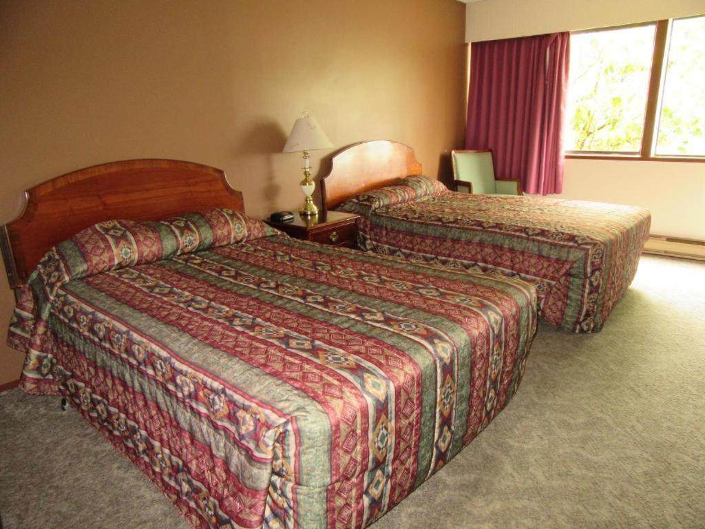 Providence Place Inn Port Hardy Exterior foto